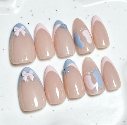 TINY TOES