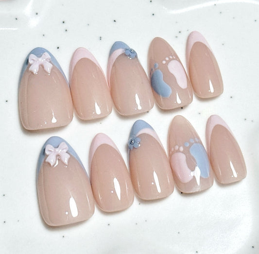 TINY TOES