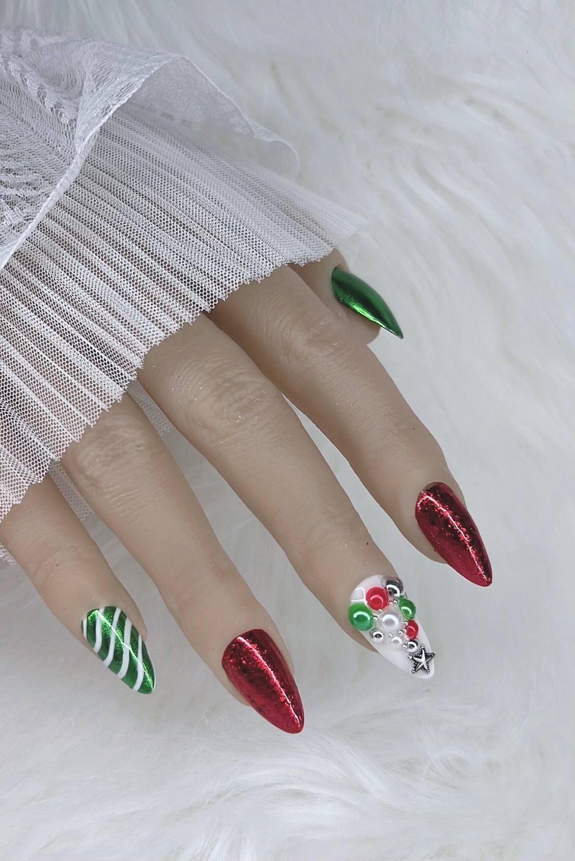 O CHRISTMAS TREE